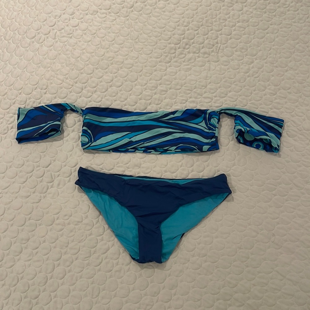 WAVE LIFE Small Reversible bandeau sleeves swirl circle bikini top bottom set